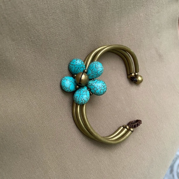 Turquoise Flower Bangle Bracelet - Picture 5 of 6